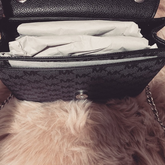 Brand New Michael Kors Crossbody - Picture 4 of 5